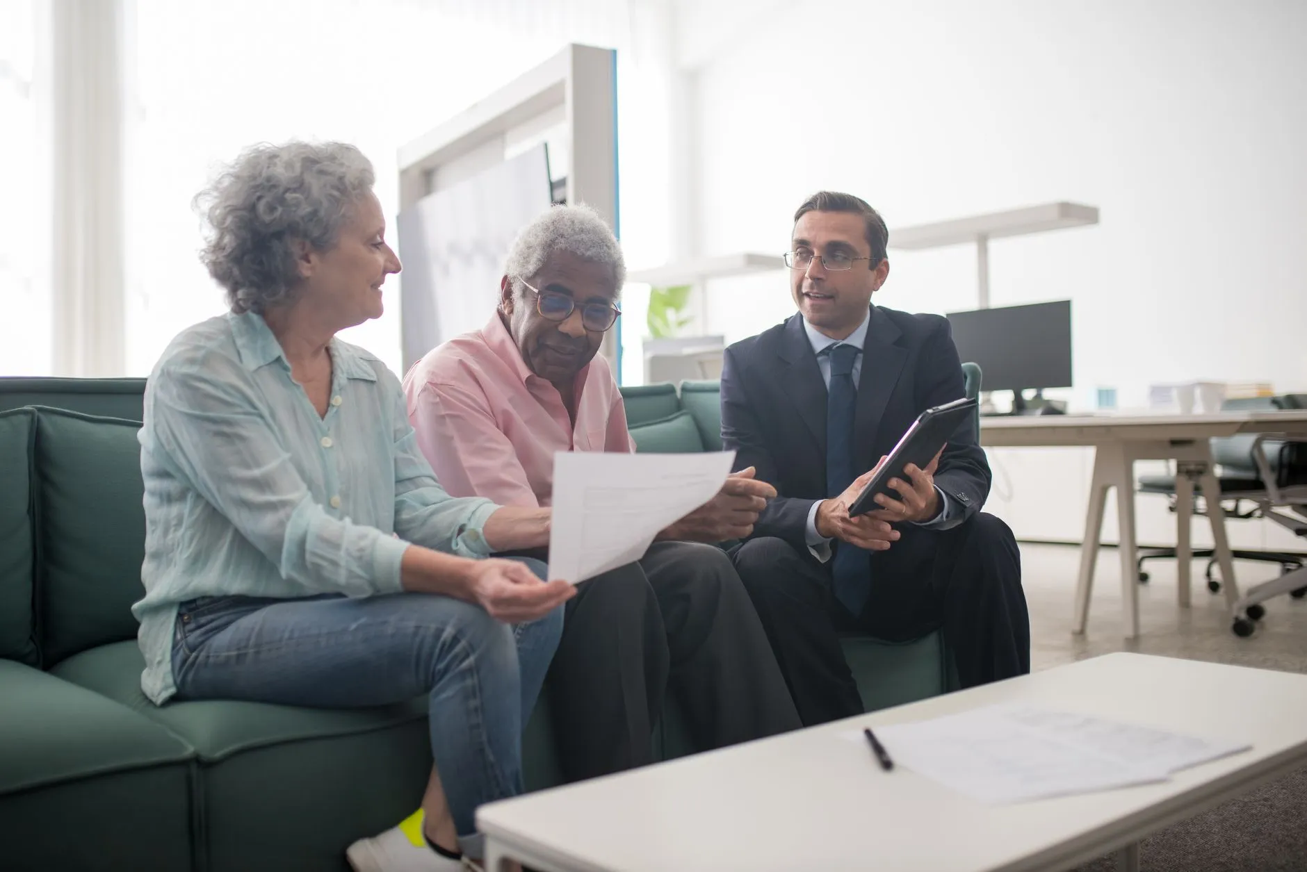 户外广告与线上信息流整合投放策略优势分析